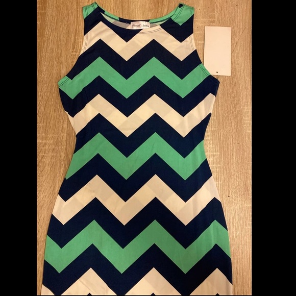 Dress - Picture 2 of 4